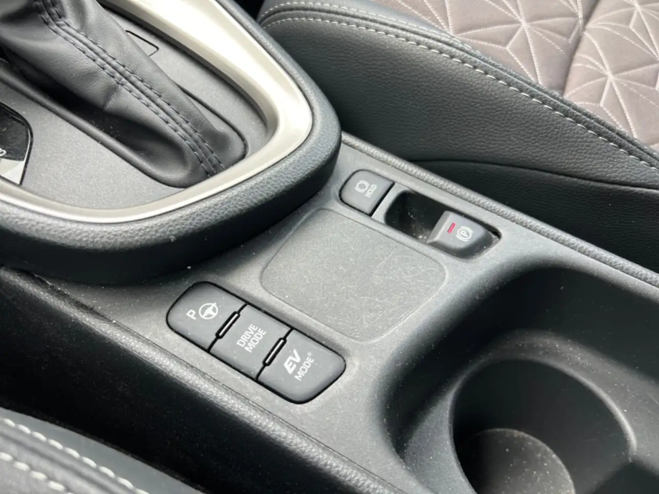 Toyota Yaris Cross Hybrid 1.5 Style Plus *Matrix*360*SHZ* — Vehicle gallery 31