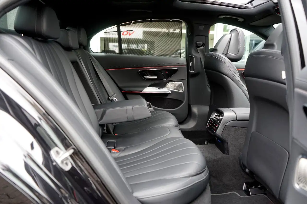 Mercedes-Benz E 300 e 4M AMG Premium*H-Lenkung*Hyperscre*Panora — Vehicle gallery 12