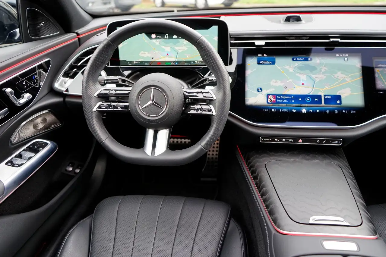 Mercedes-Benz E 300 e 4M AMG Premium*H-Lenkung*Hyperscre*Panora — Vehicle gallery 5