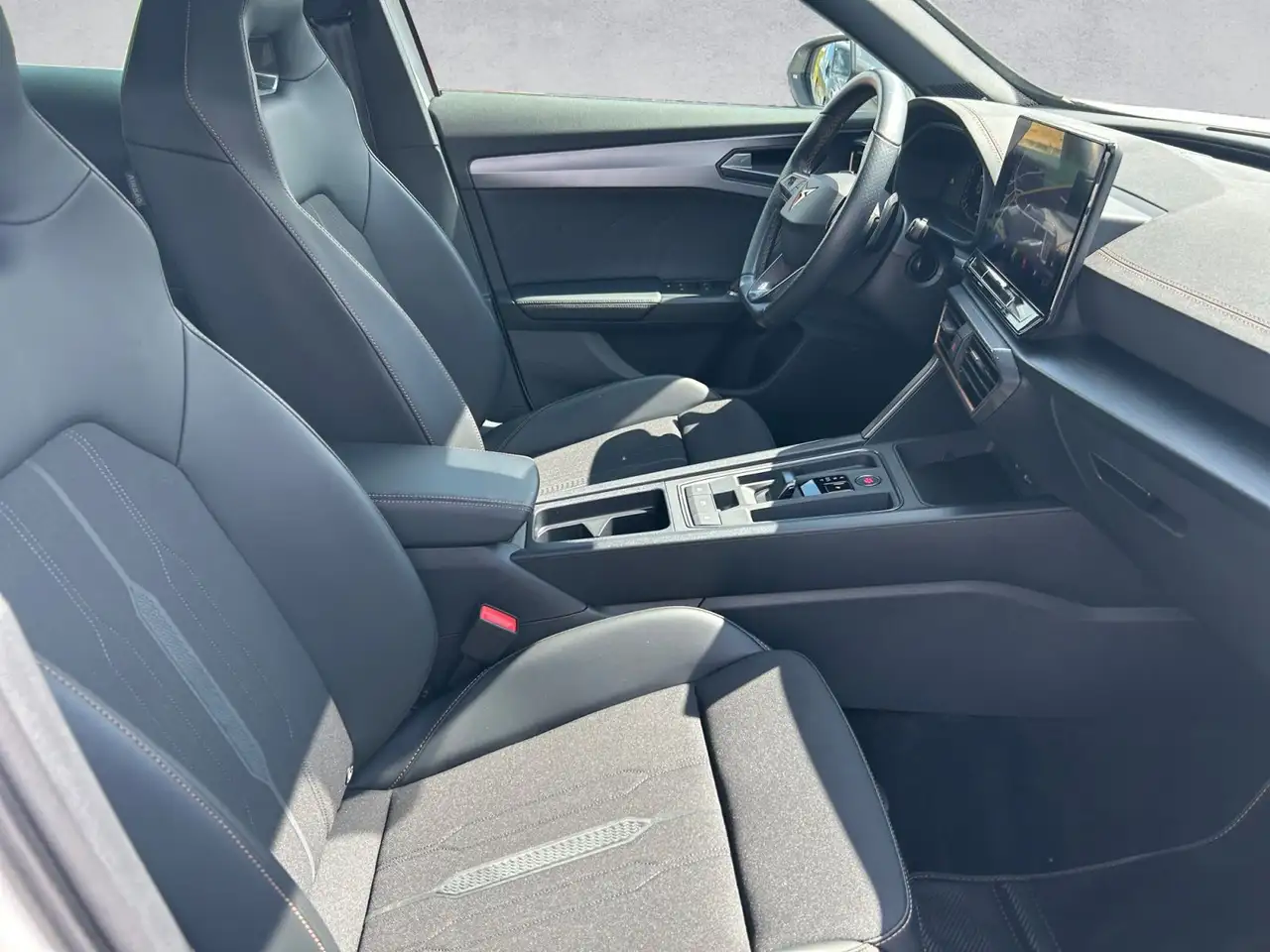 CUPRA Formentor 2.0TSI DSG 245PS 19 Zoll Schiebedach — معرض صور السيارة 9