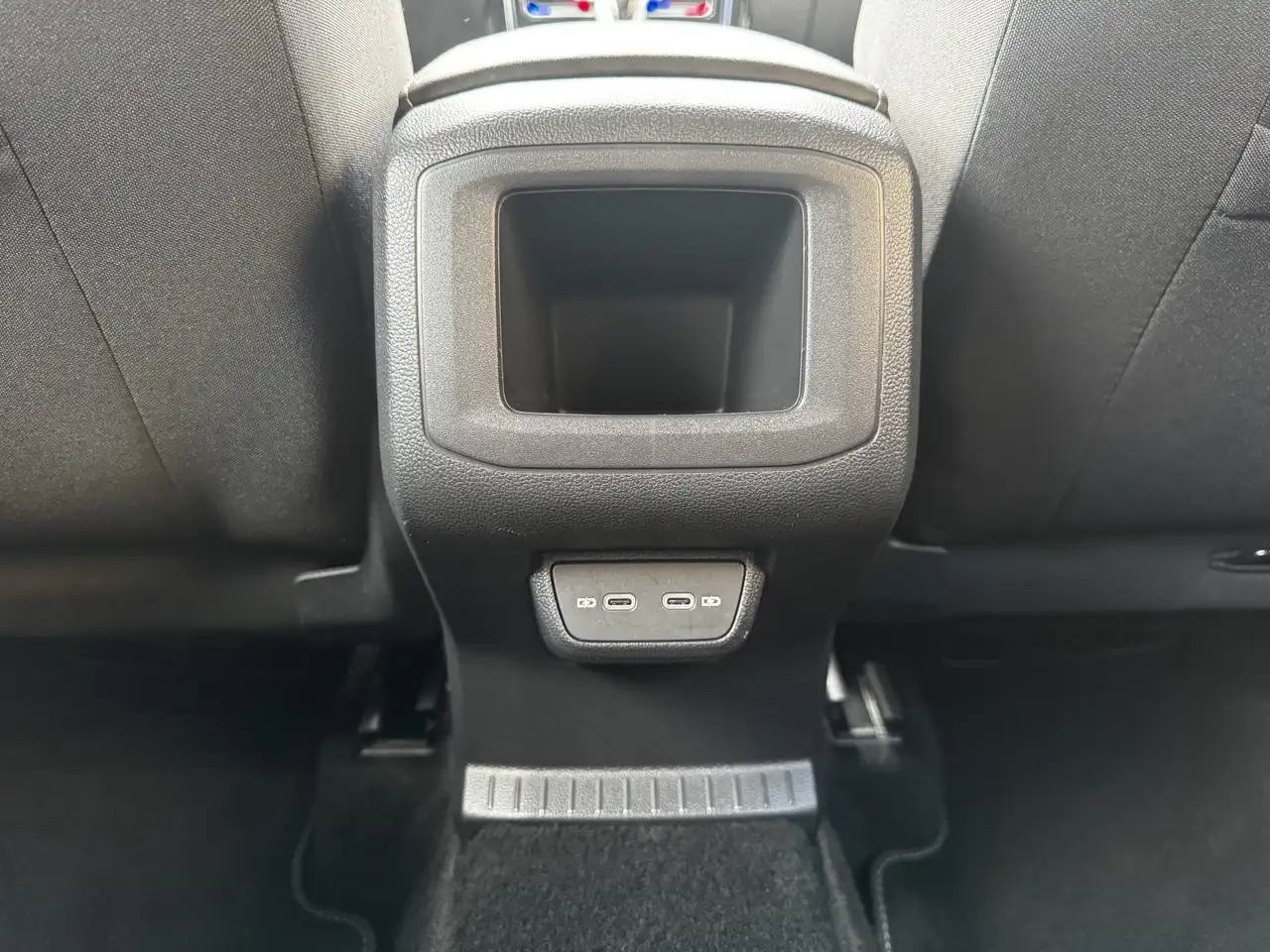 Volkswagen T-Cross R-Line 1.5 TSI +IQ.DRIVE+DSG+AHK+NAVI+ — معرض صور السيارة 17