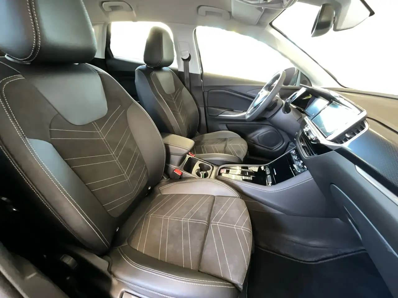 Opel Grandland 1.2 wenig KM, Automatik, Navigation — Galería del vehículo 17