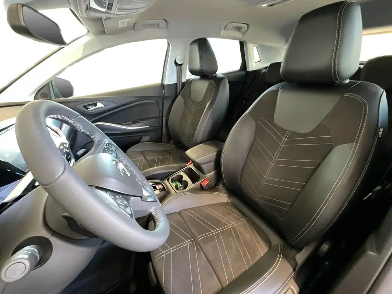 Opel Grandland 1.2 wenig KM, Automatik, Navigation — Galería del vehículo 11