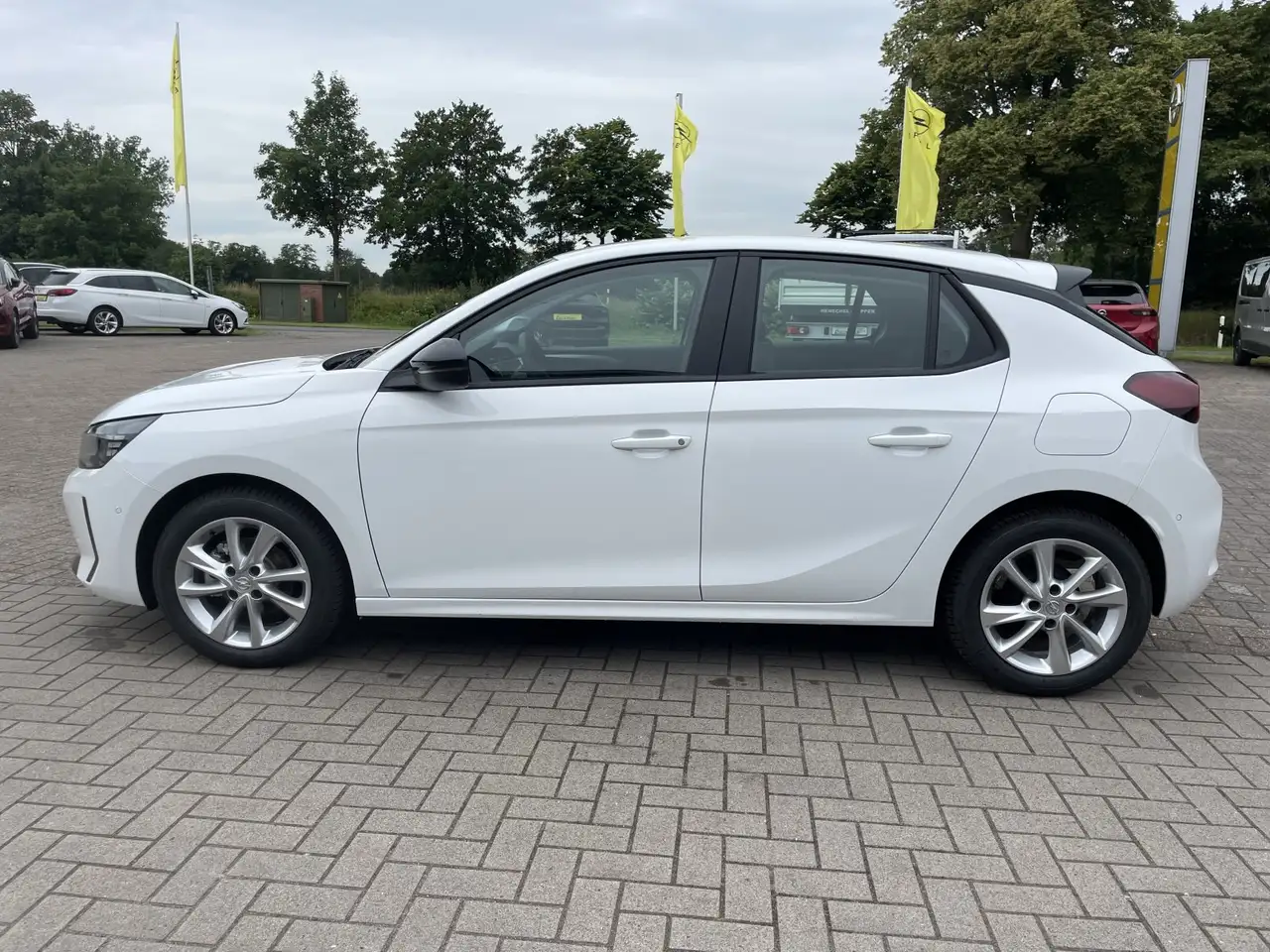 Opel Corsa Multimedia SHZ RFK PDC V/H Allwetter LM — Galería del vehículo 5