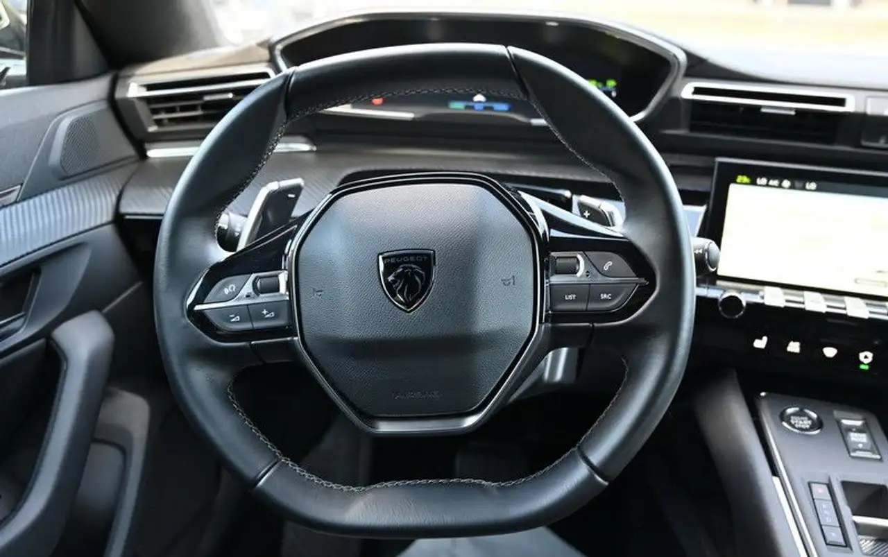 Peugeot 508 SW Hybrid 225 Allure — Galería del vehículo 17