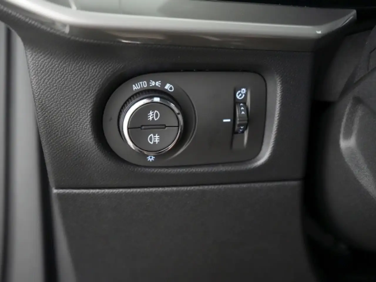 Opel Mokka B GS HYBRID eDCT+LED+NAVI+RÜCKFAHRKAMERA+SITZ-/LEN — معرض صور السيارة 18