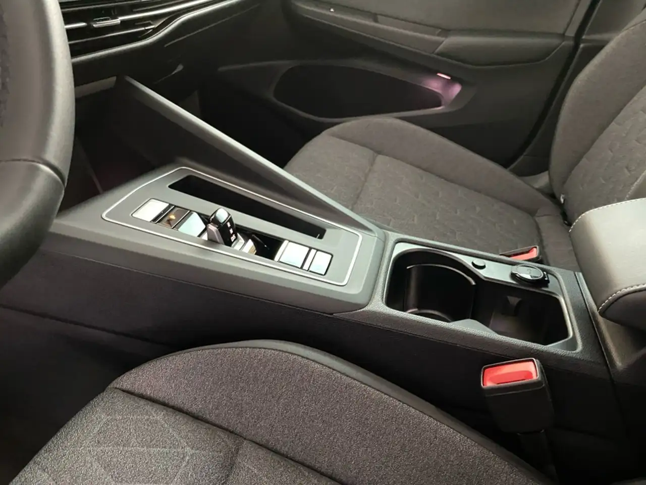Volkswagen Golf Variant 1.5 eTSI DSG Move AHK+NAVI+SHZ+360°KAMERA+HUD — Galería del vehículo 20