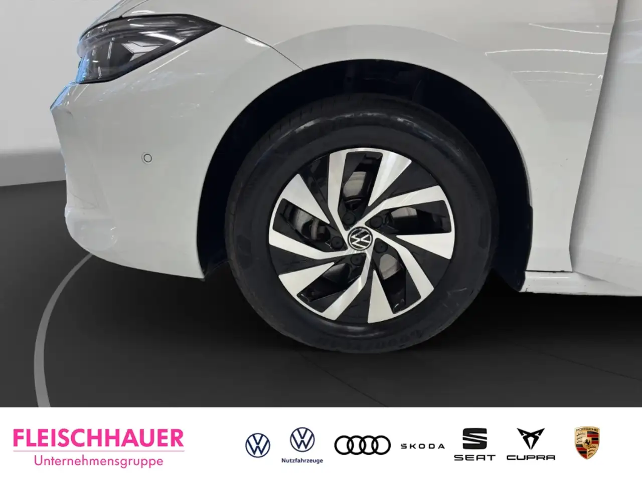 Volkswagen Passat Variant 1.5 eTSI Business Navi+LED+AHK+DCC+App — Galería del vehículo 23
