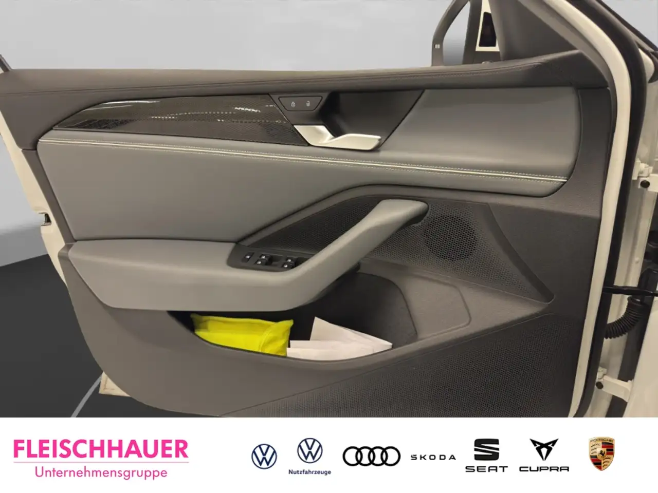 Volkswagen Passat Variant 1.5 eTSI Business Navi+LED+AHK+DCC+App — Galería del vehículo 13