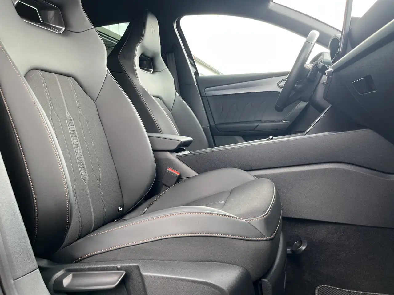 CUPRA Leon SP 2.0 TSI DSG VZ 181€ m.20% Anz. AHK Navi RFK L — Galerie du véhicule 15