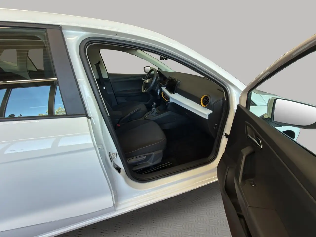 SEAT Ibiza Style 1.0 TSI Navi LED — Galería del vehículo 17