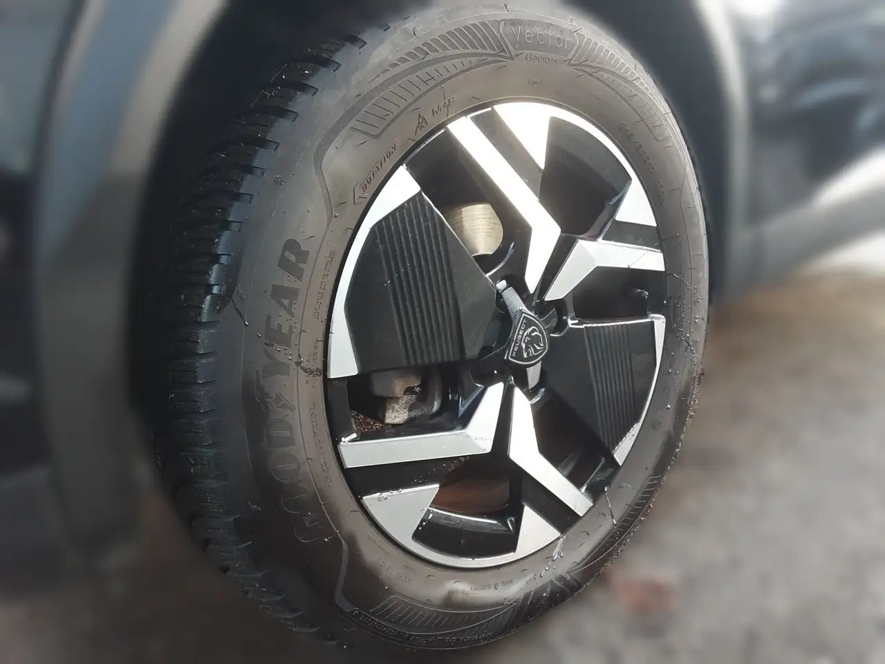 Peugeot 2008 1.2 PureTech 130 GT KeyLess LED Navi PDC — Vehicle gallery 4