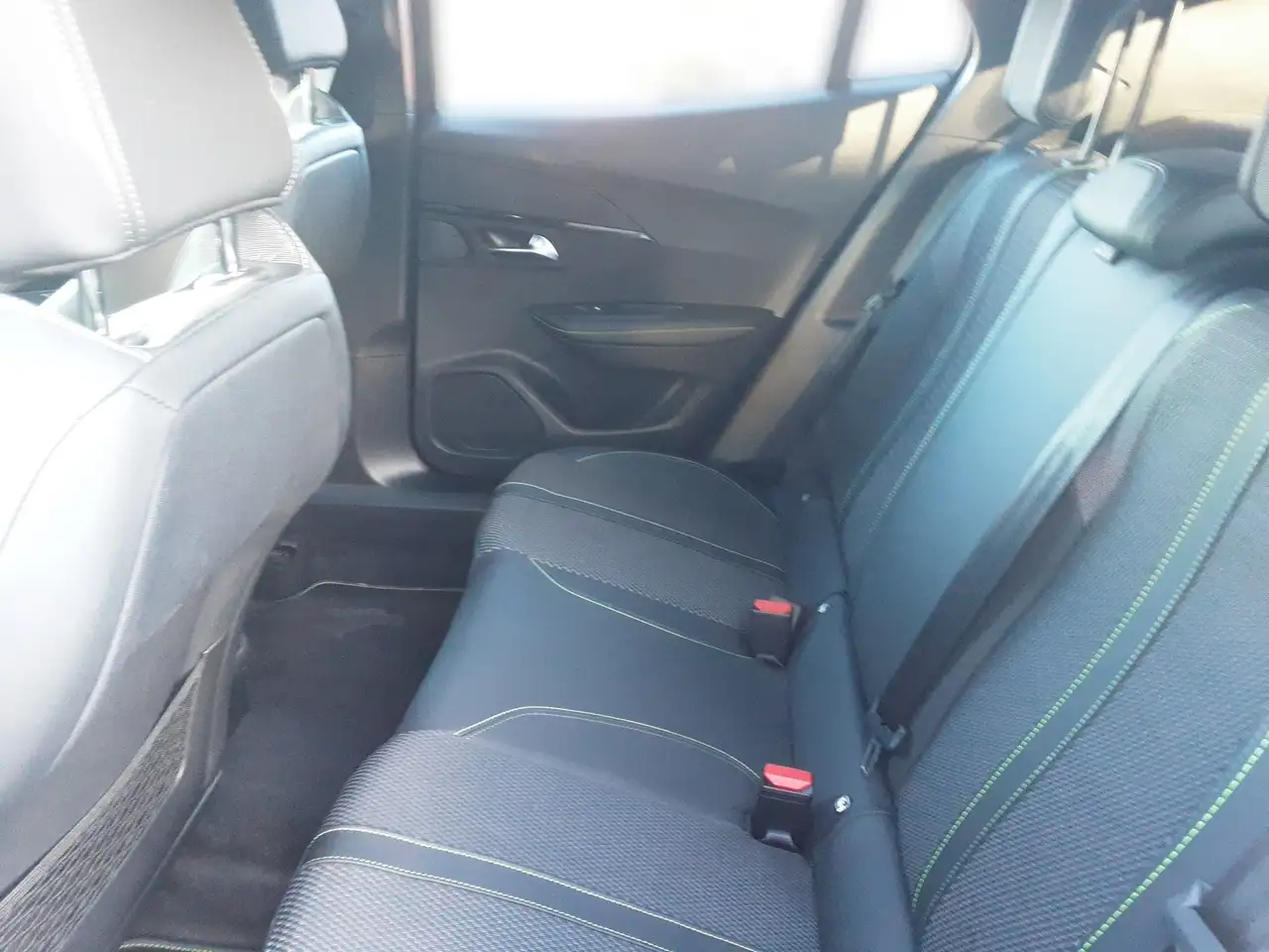 Peugeot 2008 1.2 PureTech 130 GT KeyLess LED Navi PDC — Vehicle gallery 7