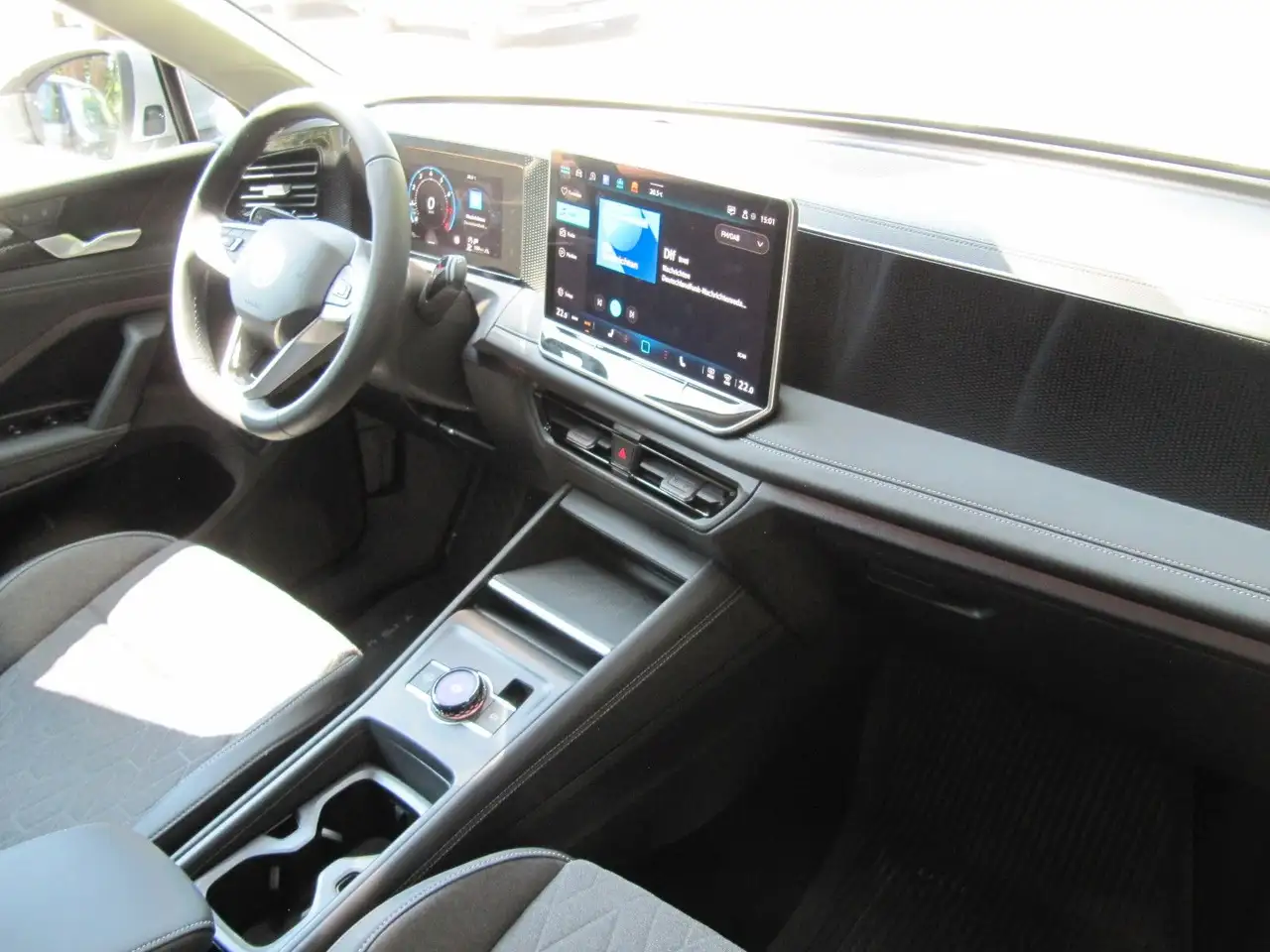 Volkswagen Tiguan 1.5 eTSI DSG+STANDHEIZ+KAMERA — Galería del vehículo 8