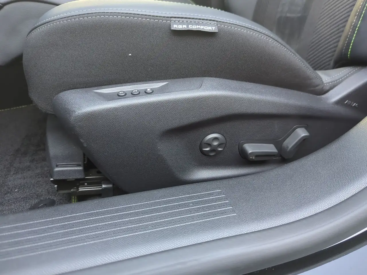 Peugeot 308 SW 1.2 PureTech 130 GT ACC AHK KeyLess LED — معرض صور السيارة 7