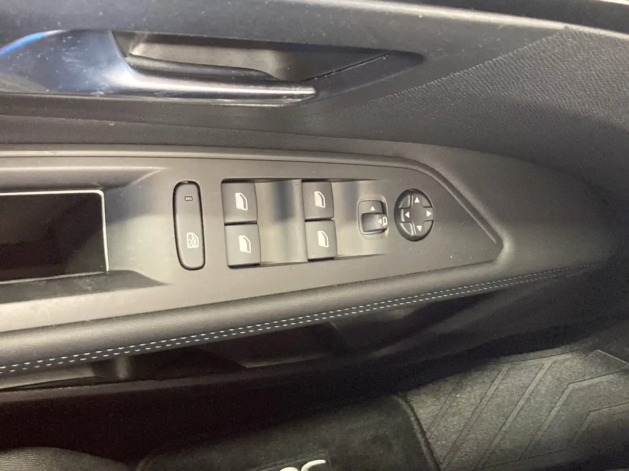 Peugeot 3008 1.2 PureTech Allure Pack ACC+Navi+SHZ+Kamera — Vehicle gallery 14