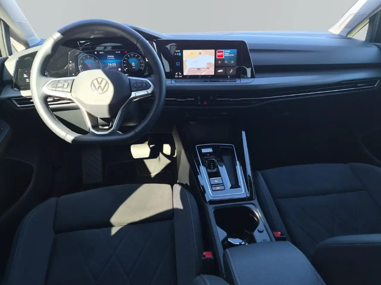 Volkswagen Golf Style 1.5 eTSI DSG AHK Massage CAM ACC SHZ — معرض صور السيارة 13
