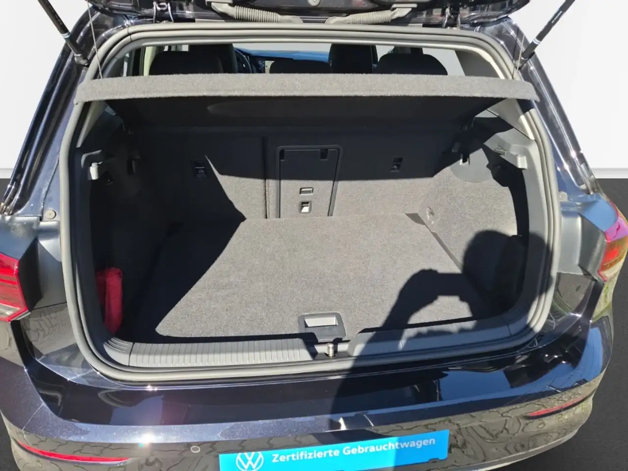 Volkswagen Golf Style 1.5 eTSI DSG AHK Massage CAM ACC SHZ — معرض صور السيارة 11