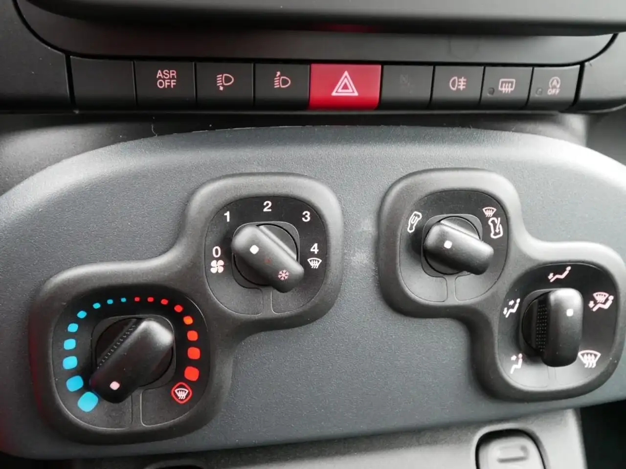 Fiat Panda HYBRID 1.0 GSE 70PS PDC CITY PAKET RADIO — Vehicle gallery 24