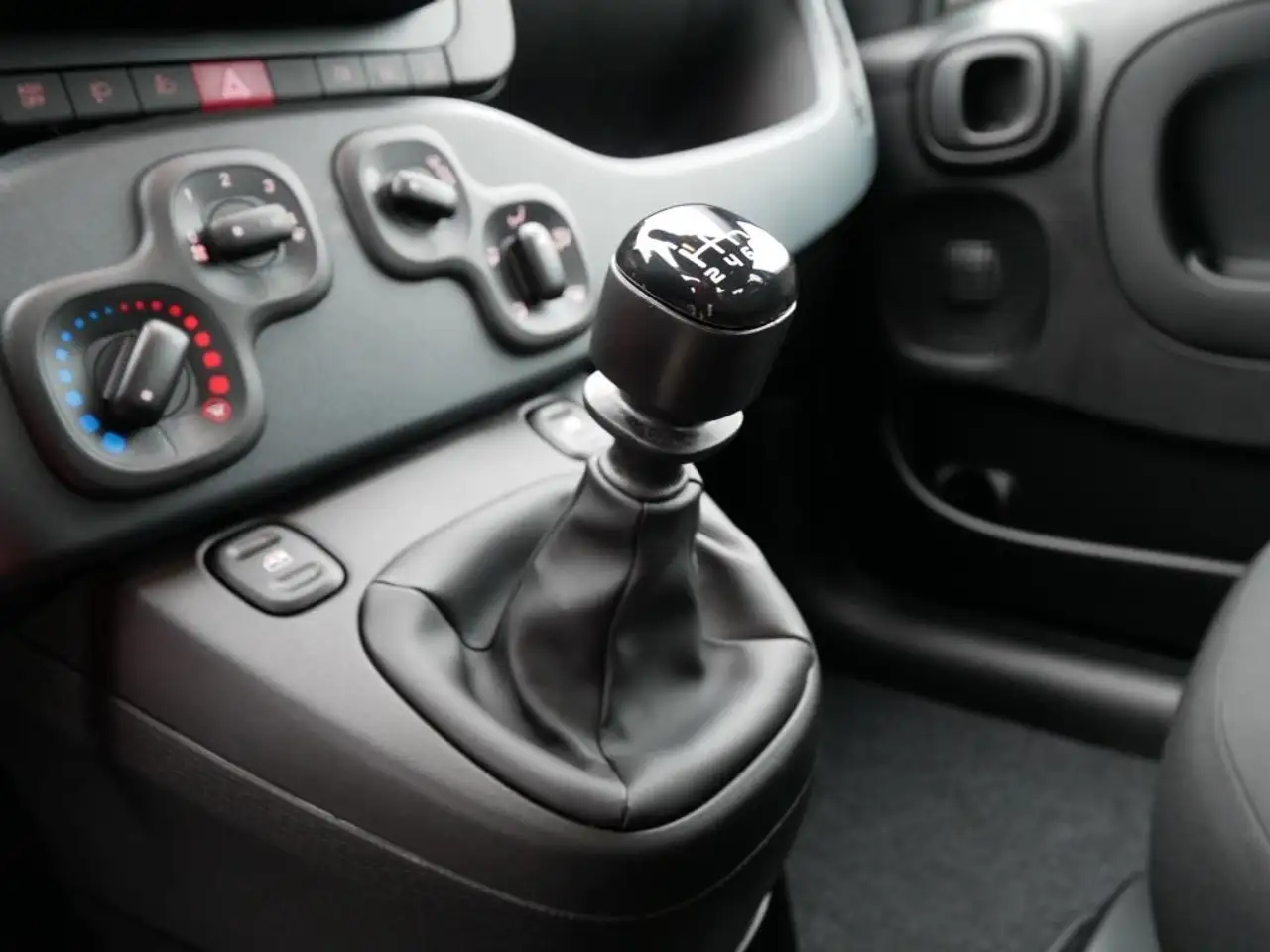 Fiat Panda HYBRID 1.0 GSE 70PS PDC CITY PAKET RADIO — Vehicle gallery 11