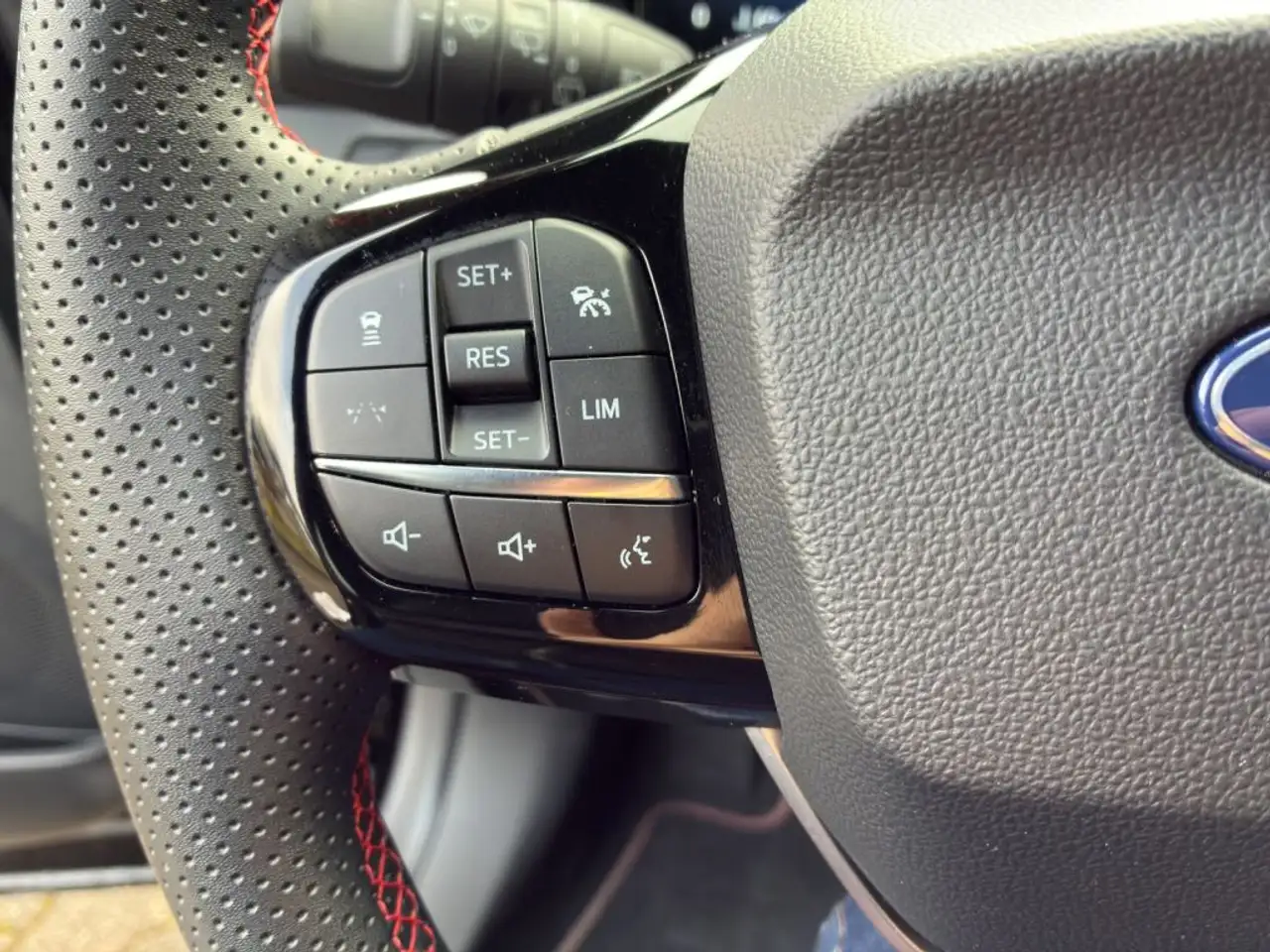 Ford Puma 1.0 EcoBoost Hybrid Aut. ST-LINE X — معرض صور السيارة 17