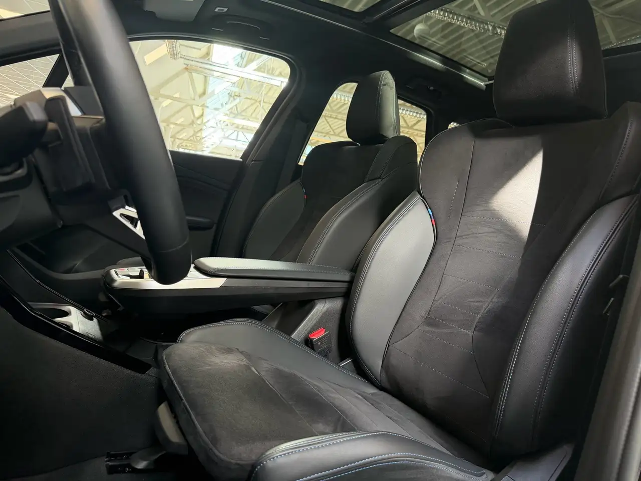BMW 218 i M Sport DA+ PA RFK AHK AdapLED Pano 17" LMR — Galería del vehículo 11