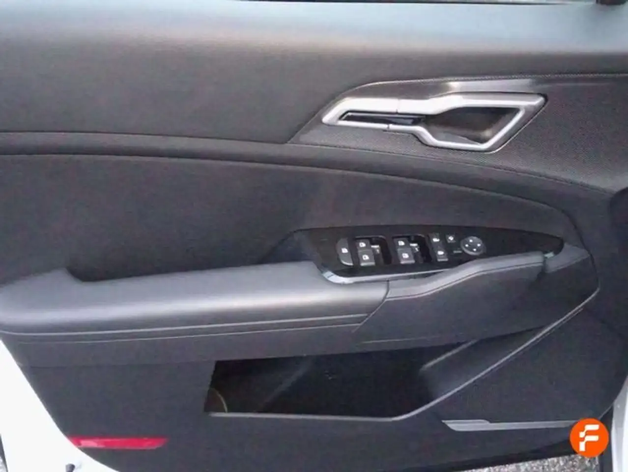 Kia Sportage 1.6 T-GDi PHEV 198kW (265CV) Drive 4x4 — معرض صور السيارة 25