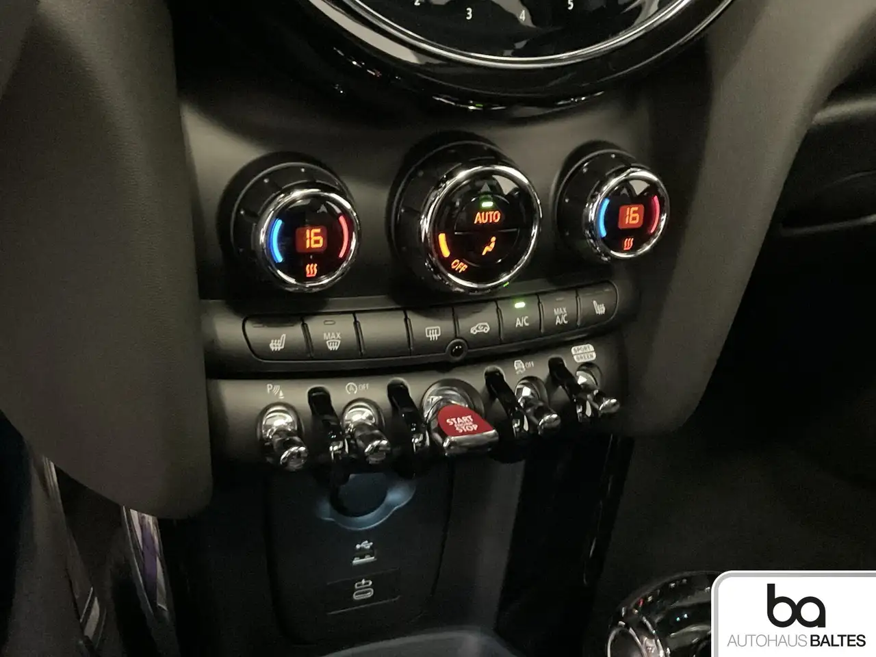 MINI John Cooper Works JCW 17"/Pano/Park/HuD/Navi/LED/Kam/Black — Galerie du véhicule 10