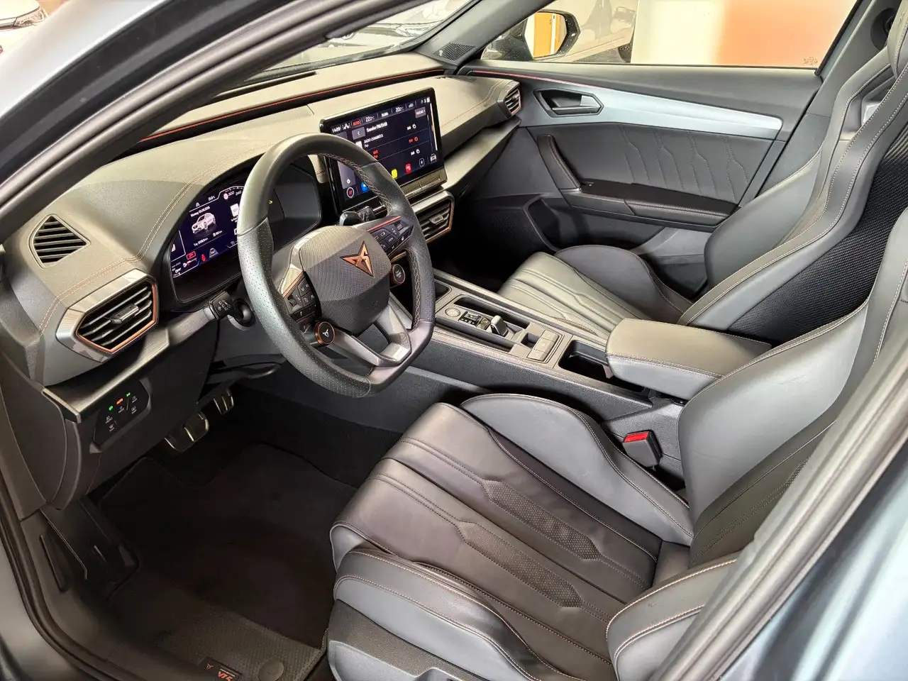 CUPRA Formentor VZ5 2.5TSI DSG 4Drive/BEATS/360°/ACC — Galería del vehículo 8