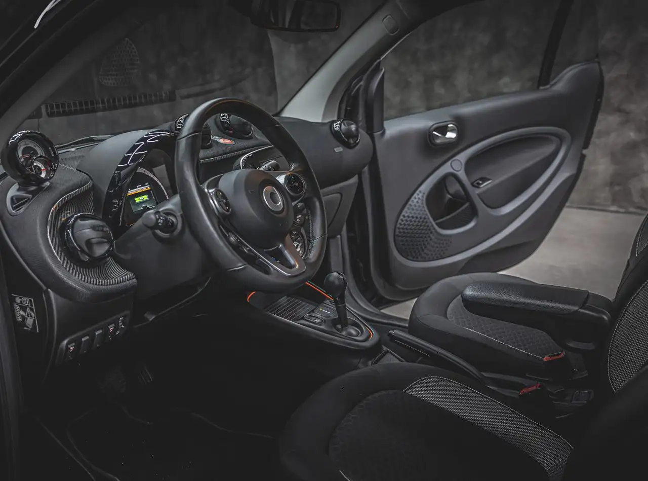 smart forTwo EQ passion EXCLUSIVE:SO BLACK,SO SPORTY ! — Vehicle gallery 12