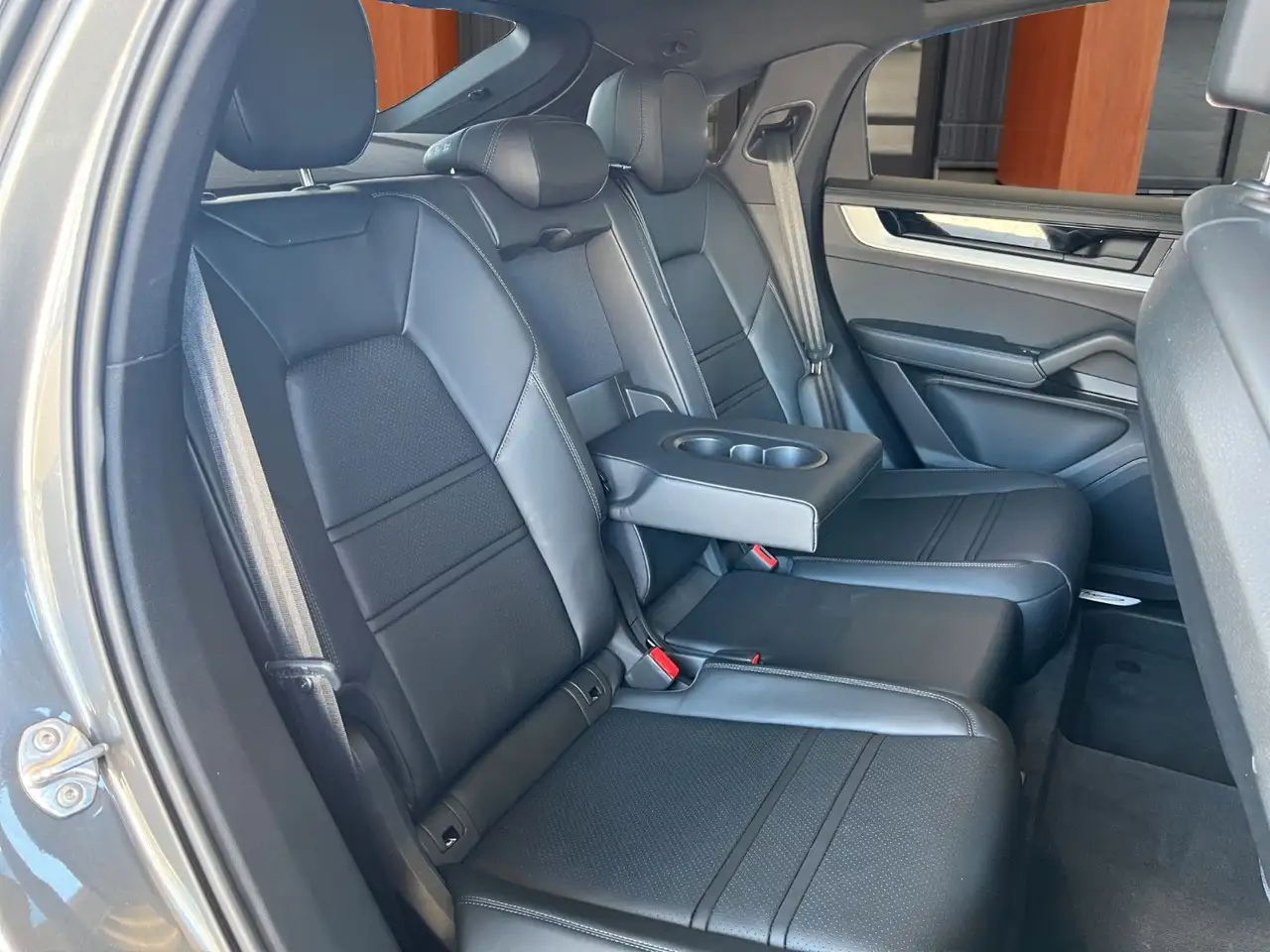 Porsche Cayenne S E-Hyb Coupe Sport Design 22"Alu Massag — Vehicle gallery 20