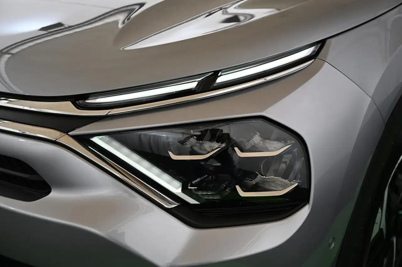 Citroen C4 X 1.2 PT EAT8 130 MAX LED/NAV/SOUND/PANO/H-UP/18 — معرض صور السيارة 9