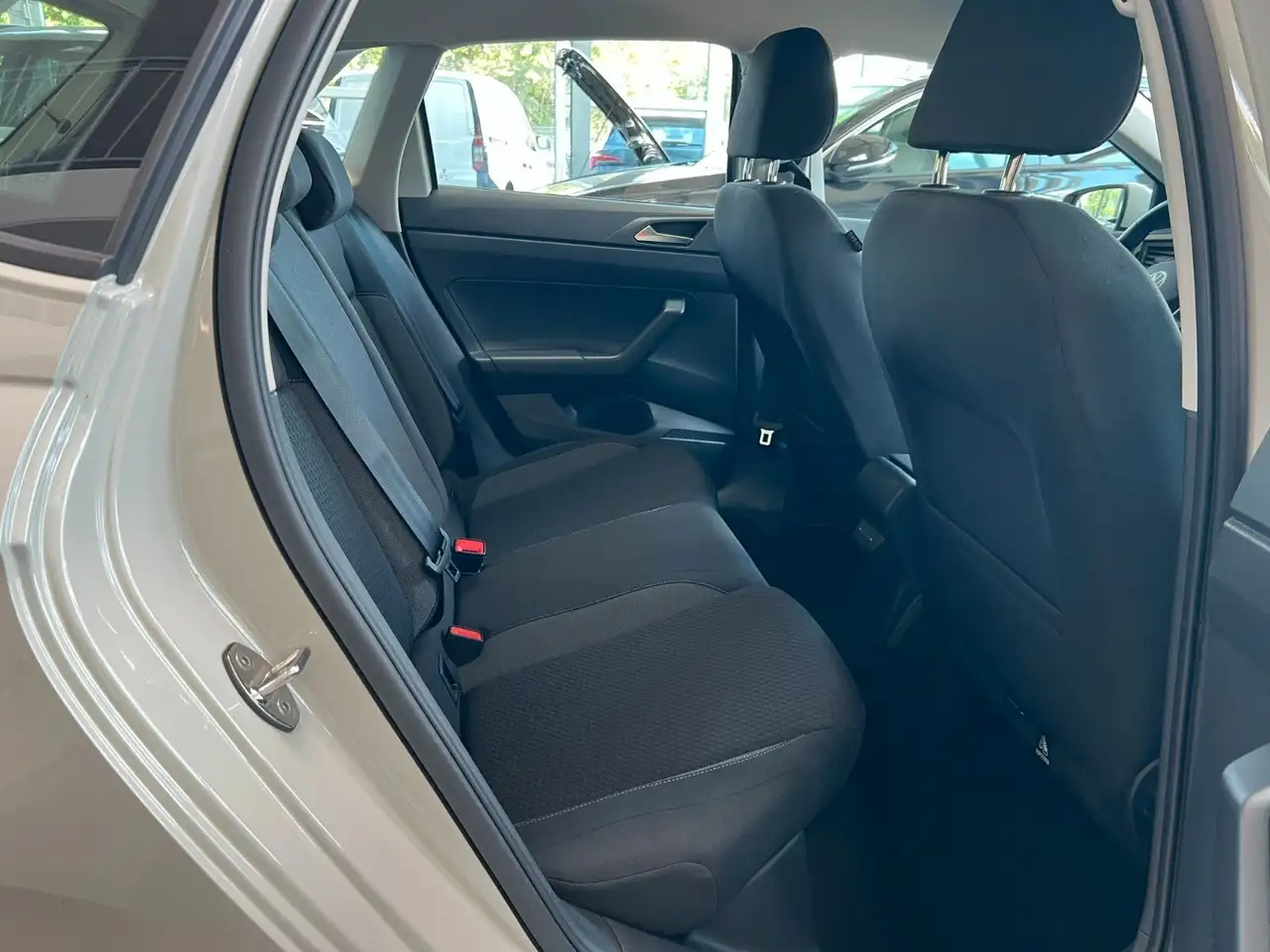 Volkswagen Polo Life Digital Cockpit / LED / Klimaauto. — Vehicle gallery 9