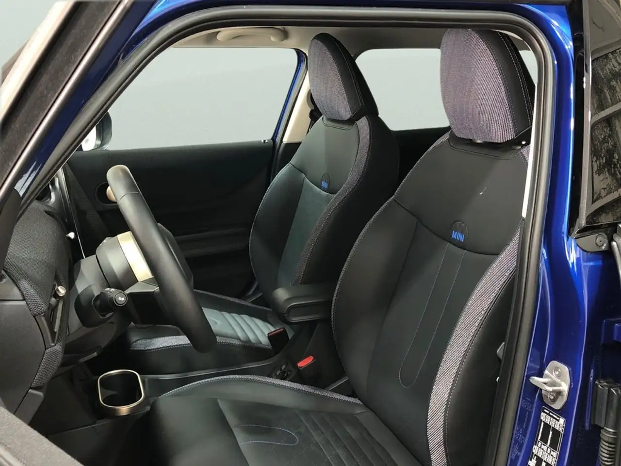 MINI Cooper 5 puertas C Essential Aut. — معرض صور السيارة 14