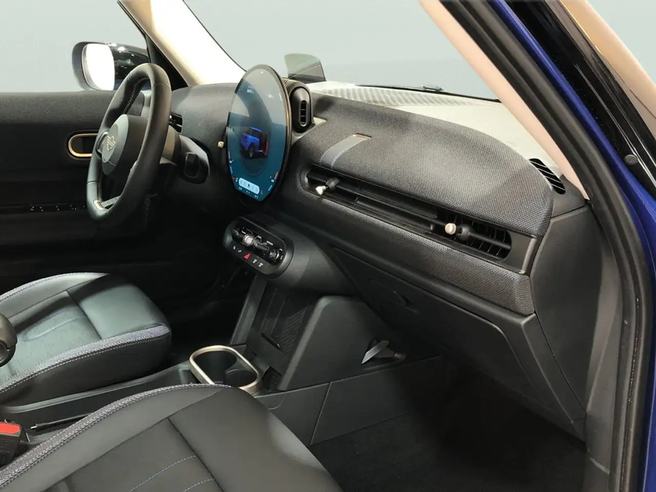 MINI Cooper 5 puertas C Essential Aut. — معرض صور السيارة 6