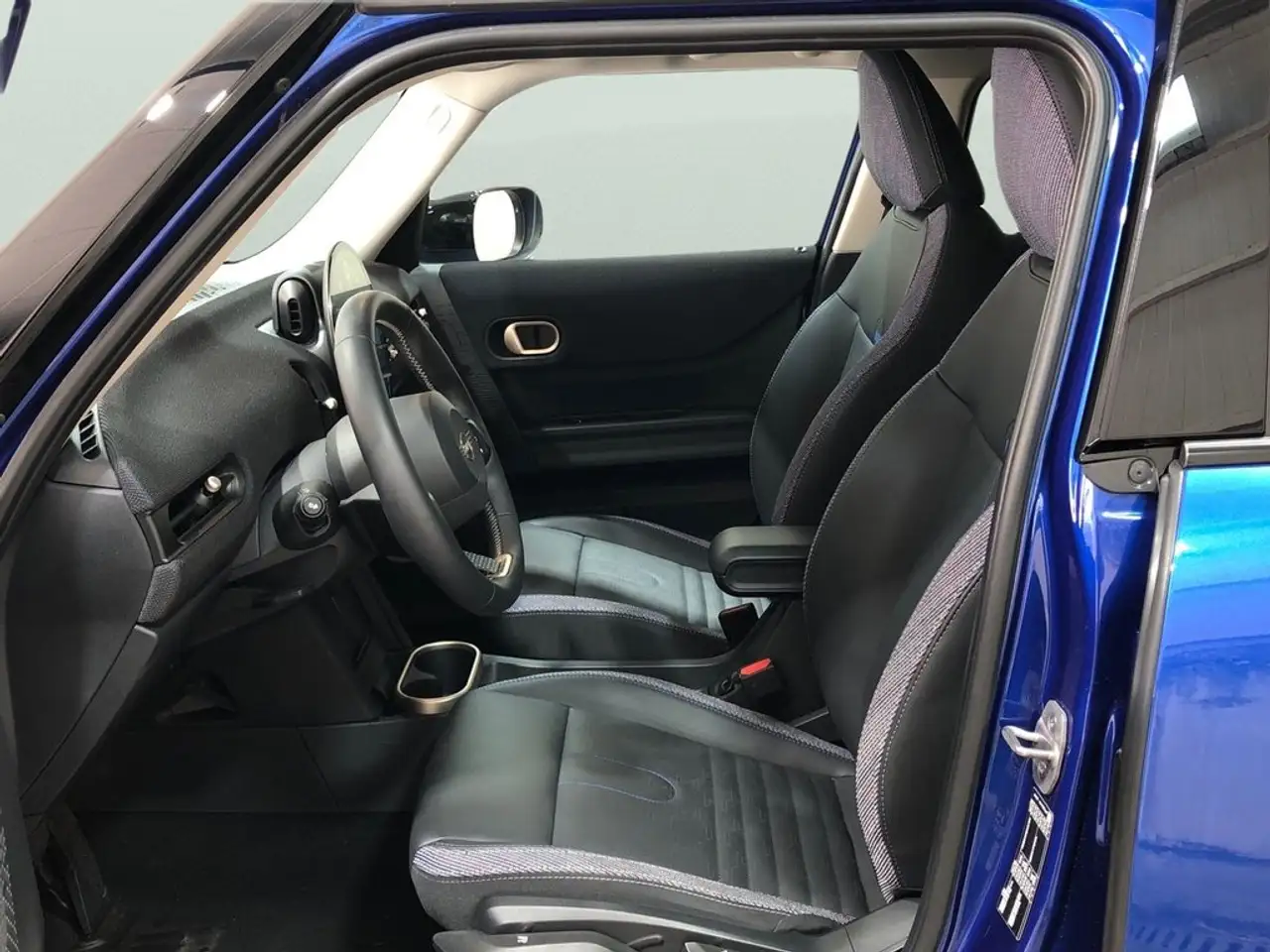 MINI Cooper 5 puertas C Essential Aut. — معرض صور السيارة 9