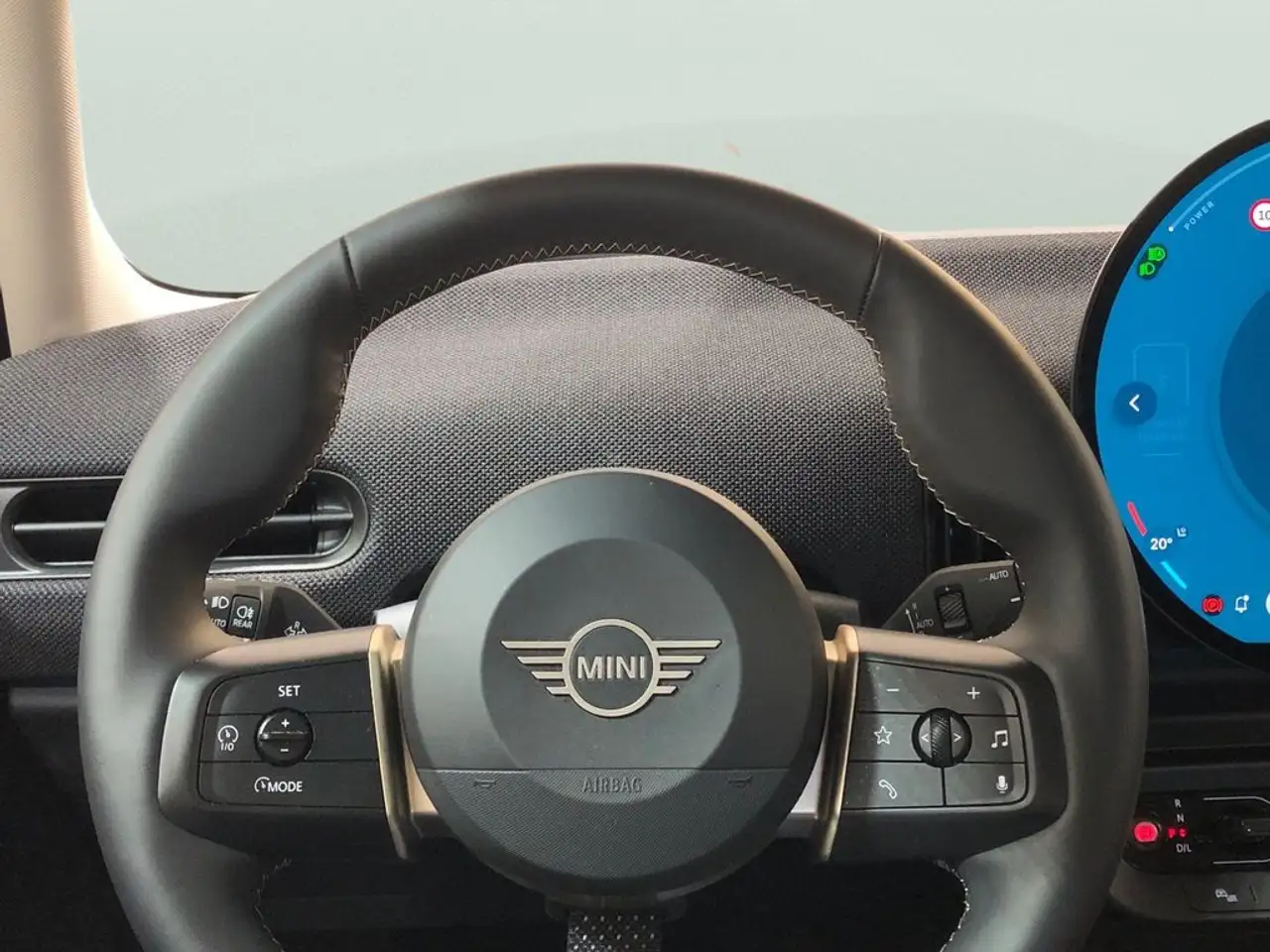 MINI Cooper 5 puertas C Essential Aut. — معرض صور السيارة 16