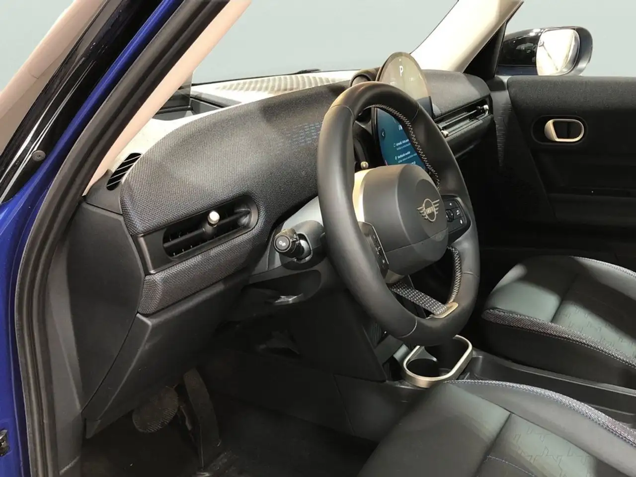 MINI Cooper 5 puertas C Essential Aut. — معرض صور السيارة 21