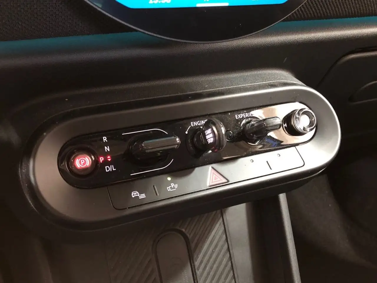 MINI Cooper 5 puertas C Essential Aut. — معرض صور السيارة 19