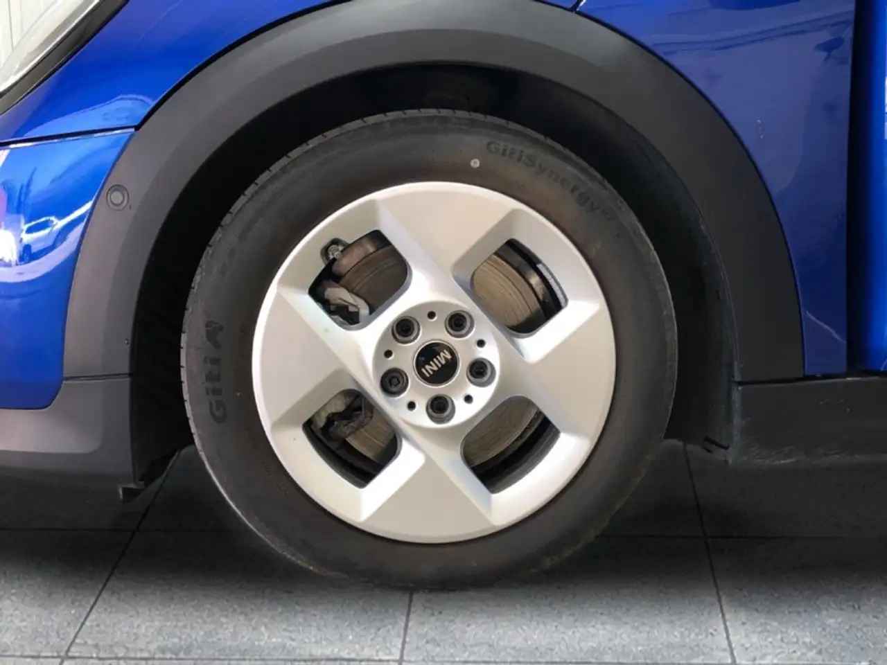 MINI Cooper 5 puertas C Essential Aut. — معرض صور السيارة 20