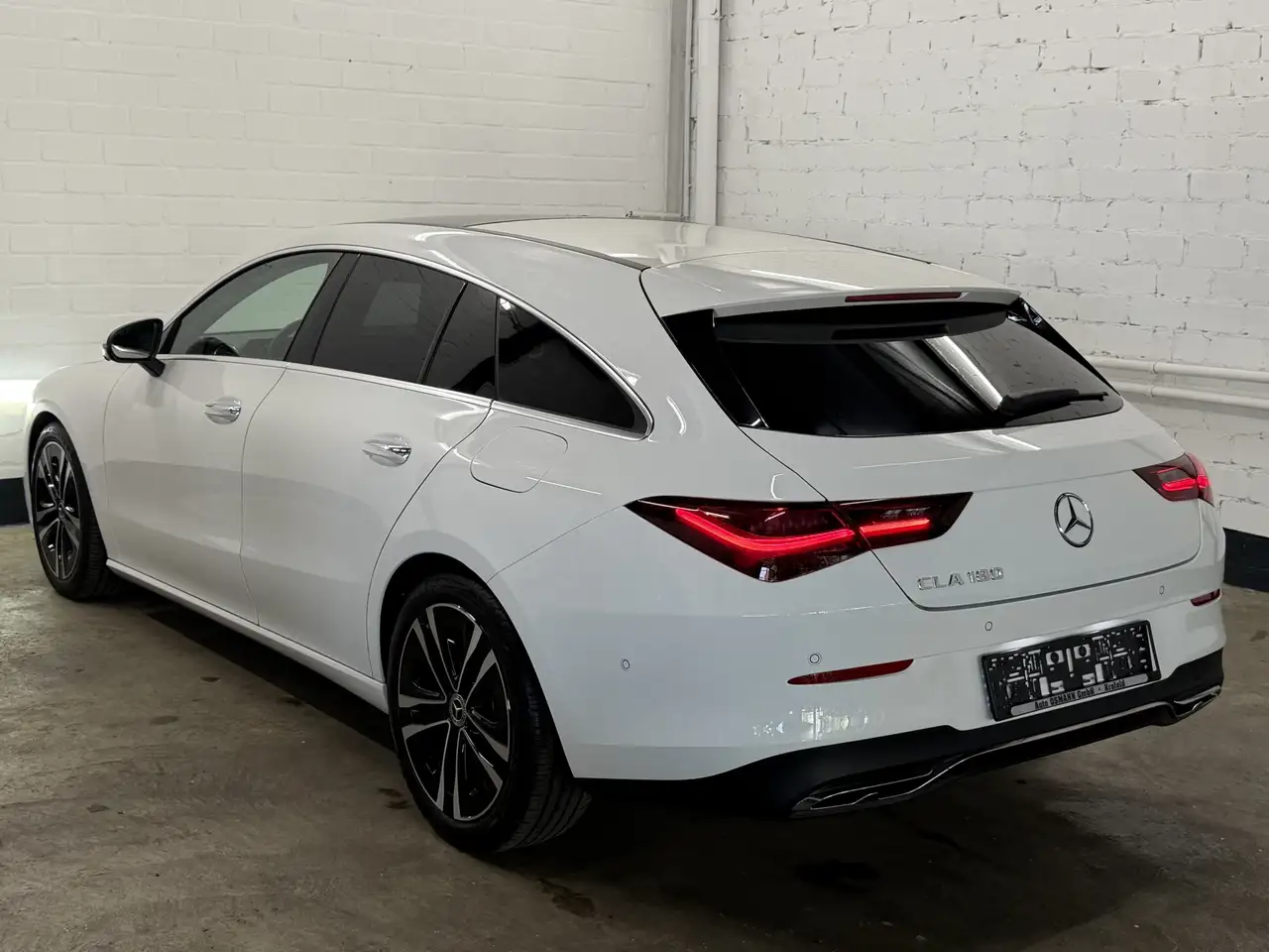 Mercedes-Benz CLA 180 7G-DCT Progressive Line — Vehicle gallery 27