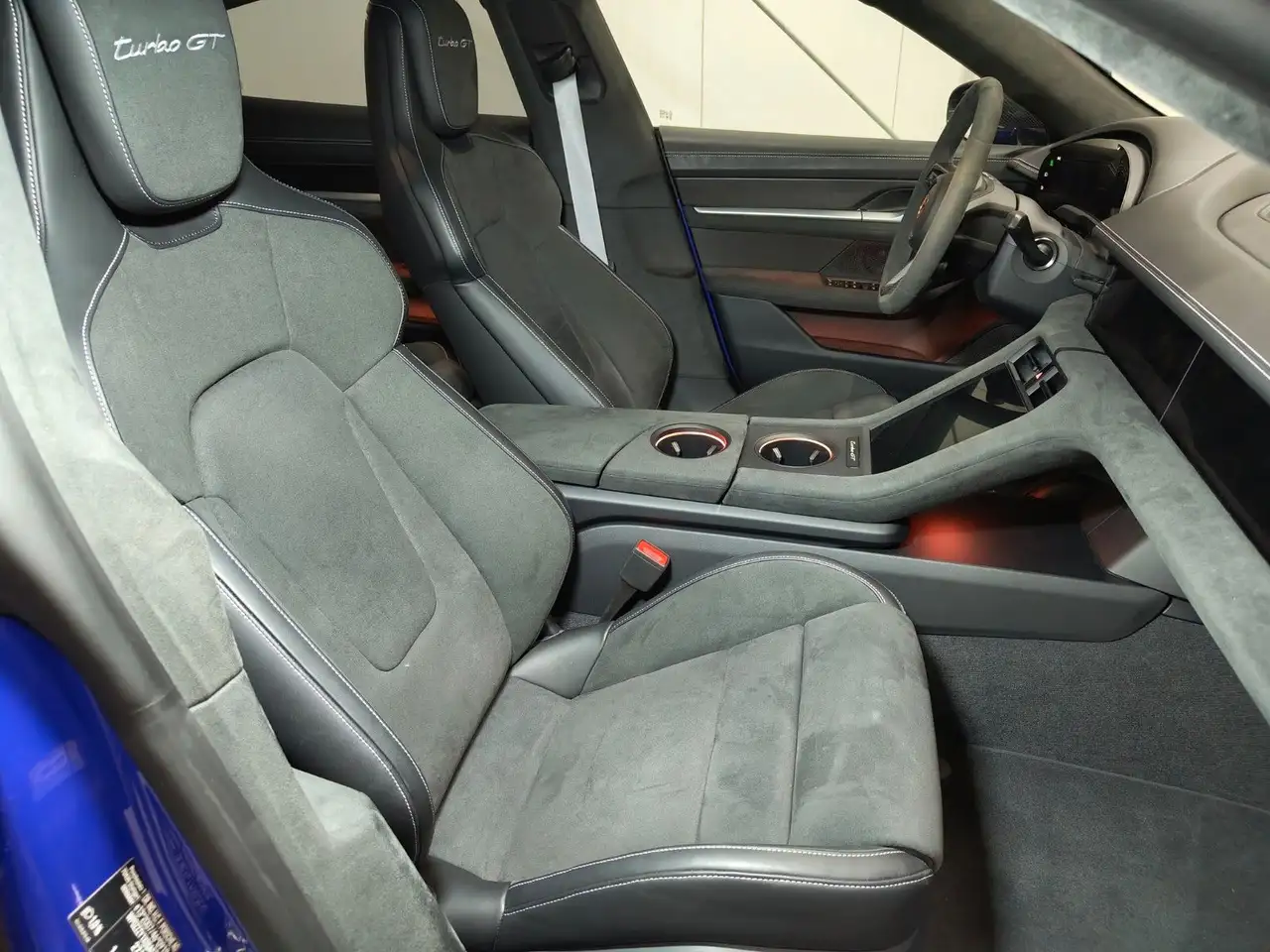 Porsche Taycan Turbo GT Inno Matrix 4-Sitzer Ride Purple — Vehicle gallery 4