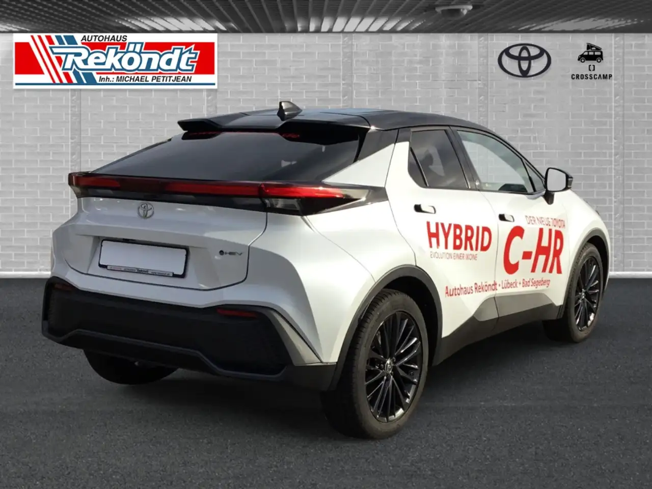 Toyota C-HR 1.8 Hybrid Team Deutschland ACC RFK SHZ NAVI — Vehicle gallery 2