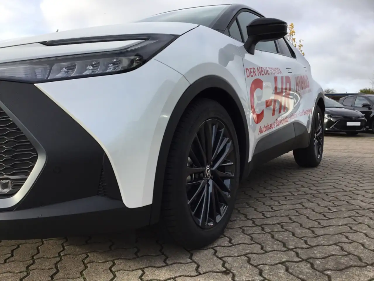 Toyota C-HR 1.8 Hybrid Team Deutschland ACC RFK SHZ NAVI — Vehicle gallery 6