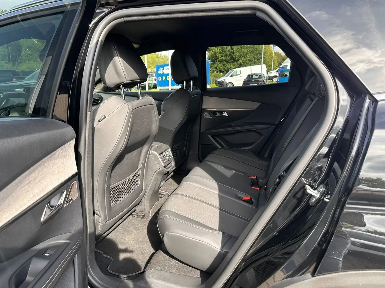 Peugeot 3008 GT 1.2 PureTech *Kamera*ACC*Navi*Sitzh.* — Galería del vehículo 11