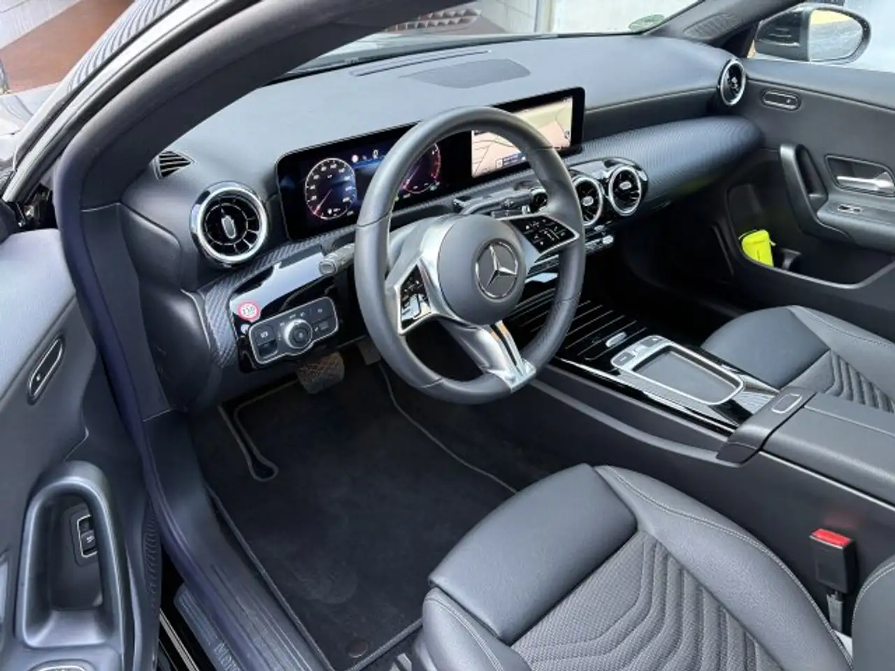Mercedes-Benz CLA 180 CLA 180 Coupé Advanced Kamera LED MBUX Premium — معرض صور السيارة 10
