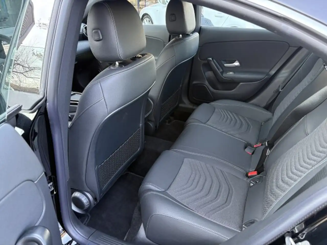 Mercedes-Benz CLA 180 CLA 180 Coupé Advanced Kamera LED MBUX Premium — معرض صور السيارة 12