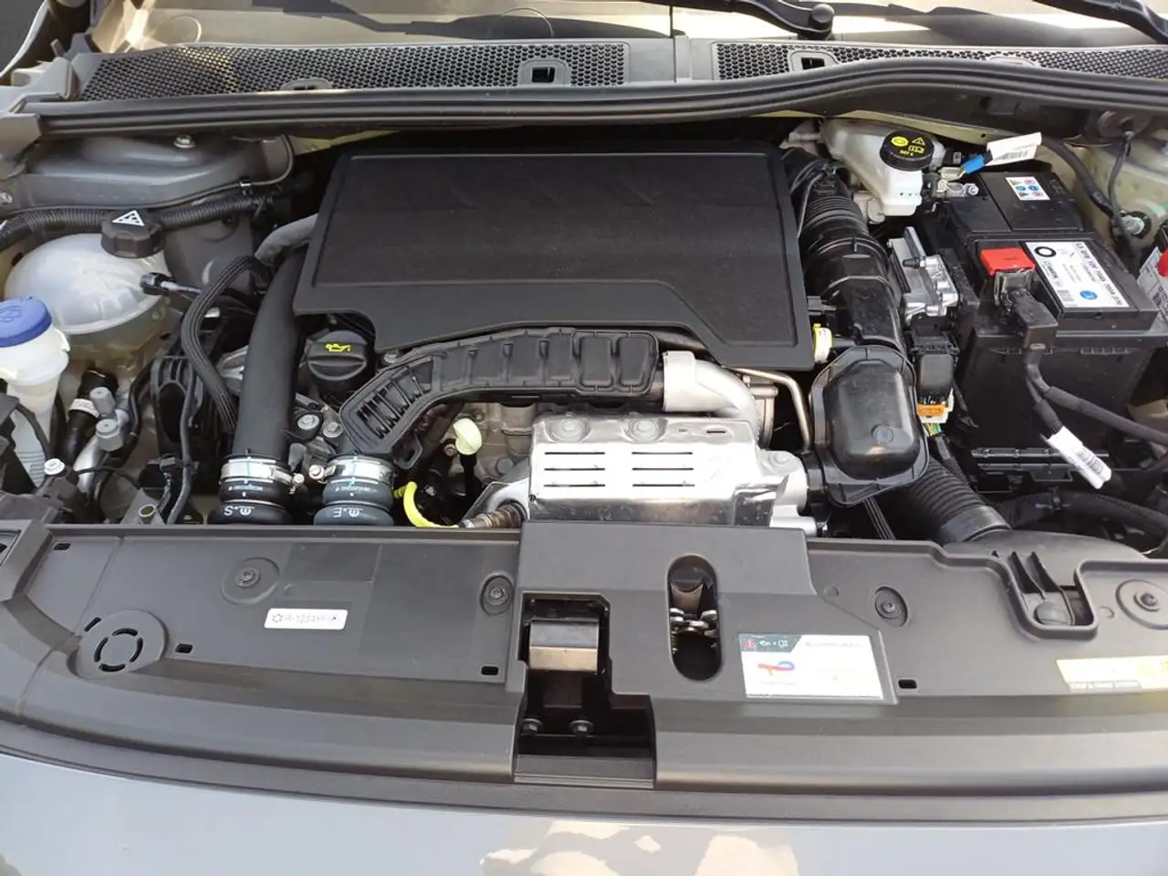 Peugeot 208 Neuer 208 Active PureTech 100 — Vehicle gallery 5