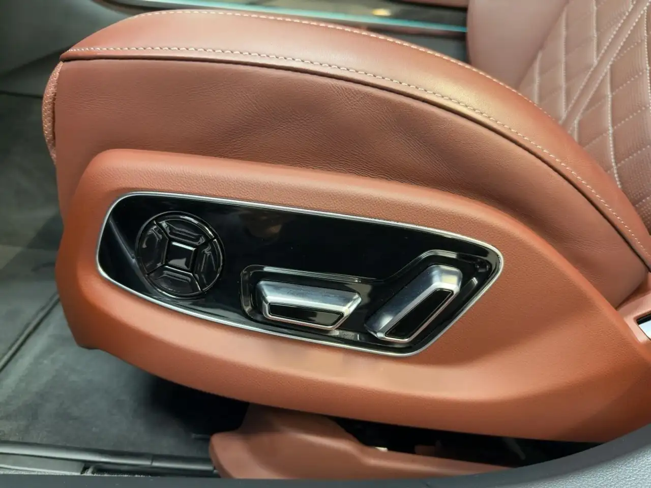 Audi A8 3.0 V6 60 TFSI e S-line Matrix LED Pano Bang — معرض صور السيارة 24