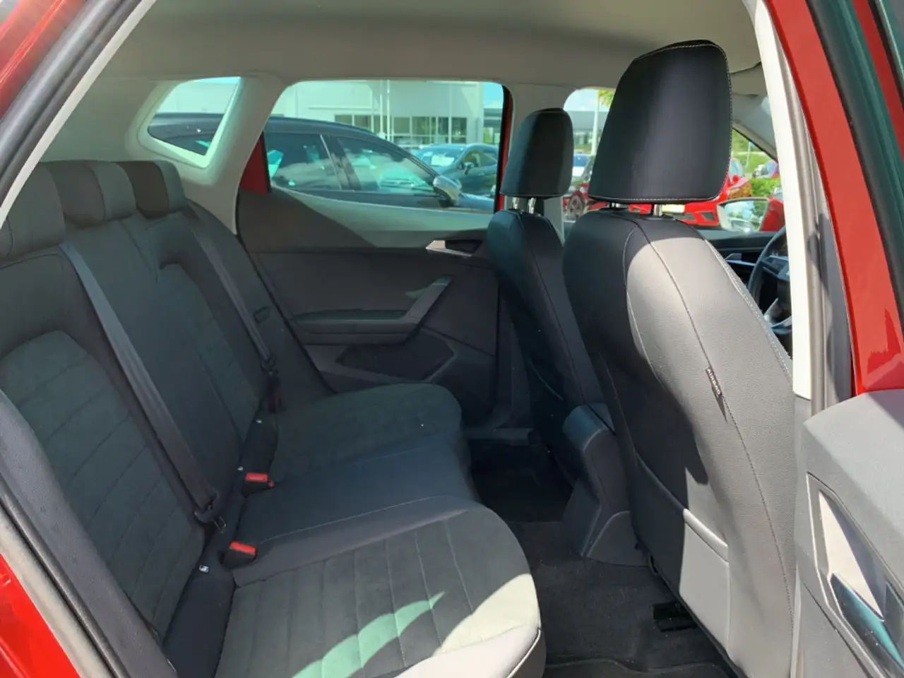 SEAT Arona Edition 1.0 TSI DSG Style AHK+LED+NAVI+ACC — معرض صور السيارة 26